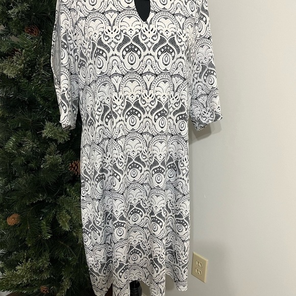 Black and White Patterned Dress Size Large - Picture 1 of 10